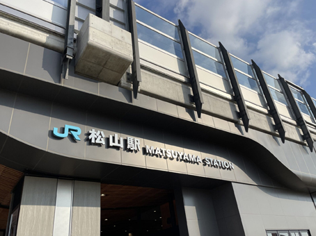 松山市の最大交通施設のJR松山駅