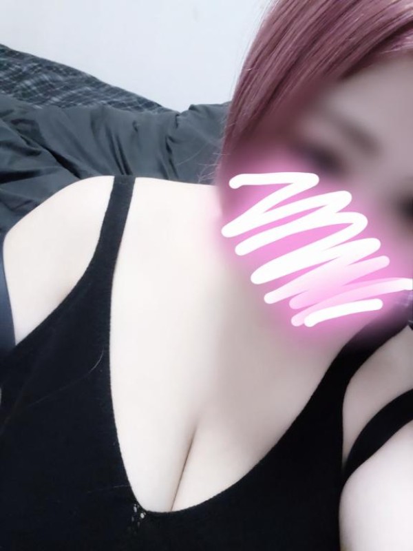 あいす☆色白美巨乳!!プルンプルンな