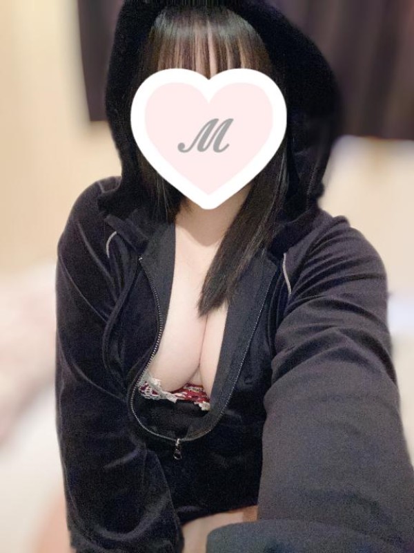 赤と黒 小鳥◇ももか 今日も元気に出勤中?