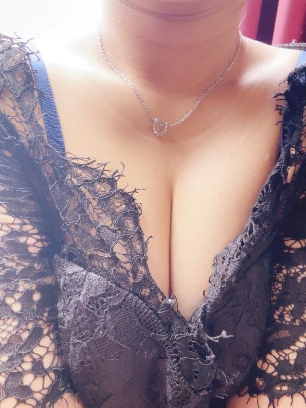 赤と黒 前田　こと 出勤してます??