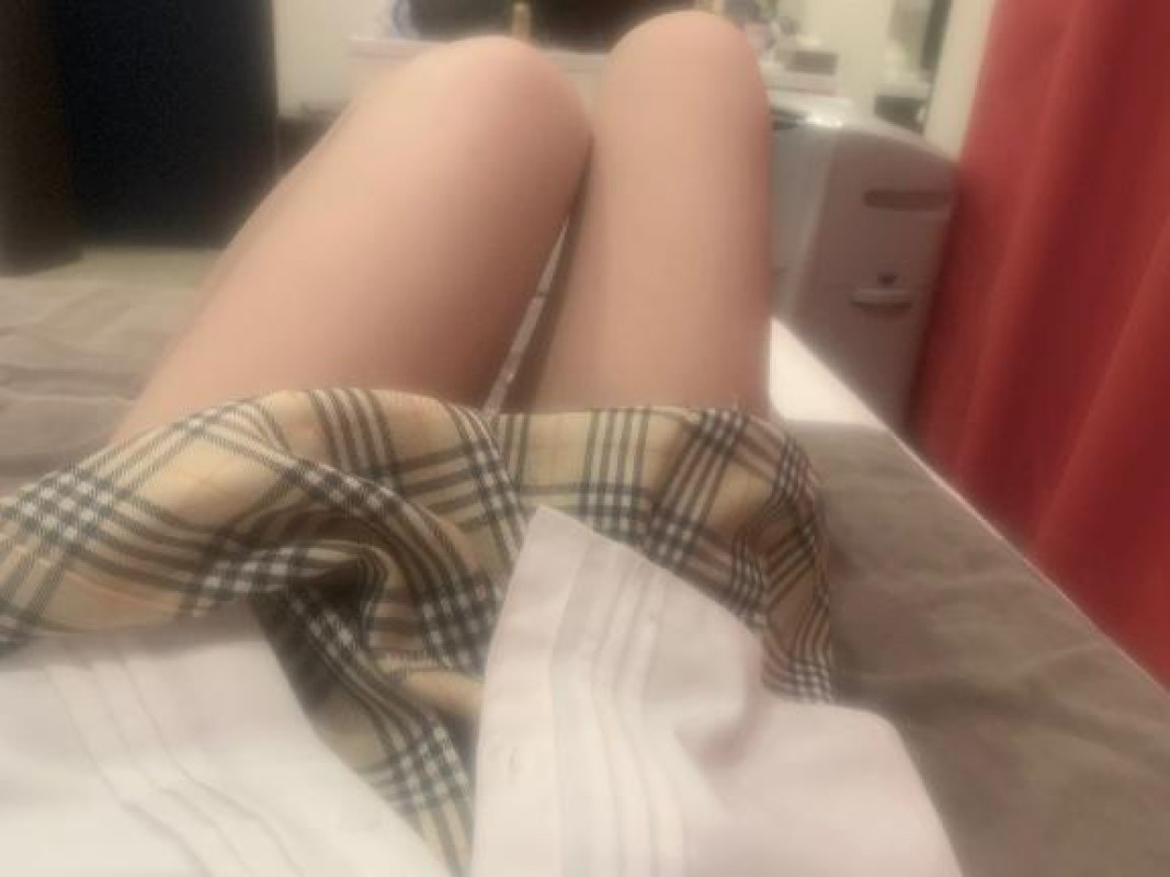 愛ドル学園　☆制服着たまま部☆ 天音　もこ☆ロリ体型の柔肌少女 想起