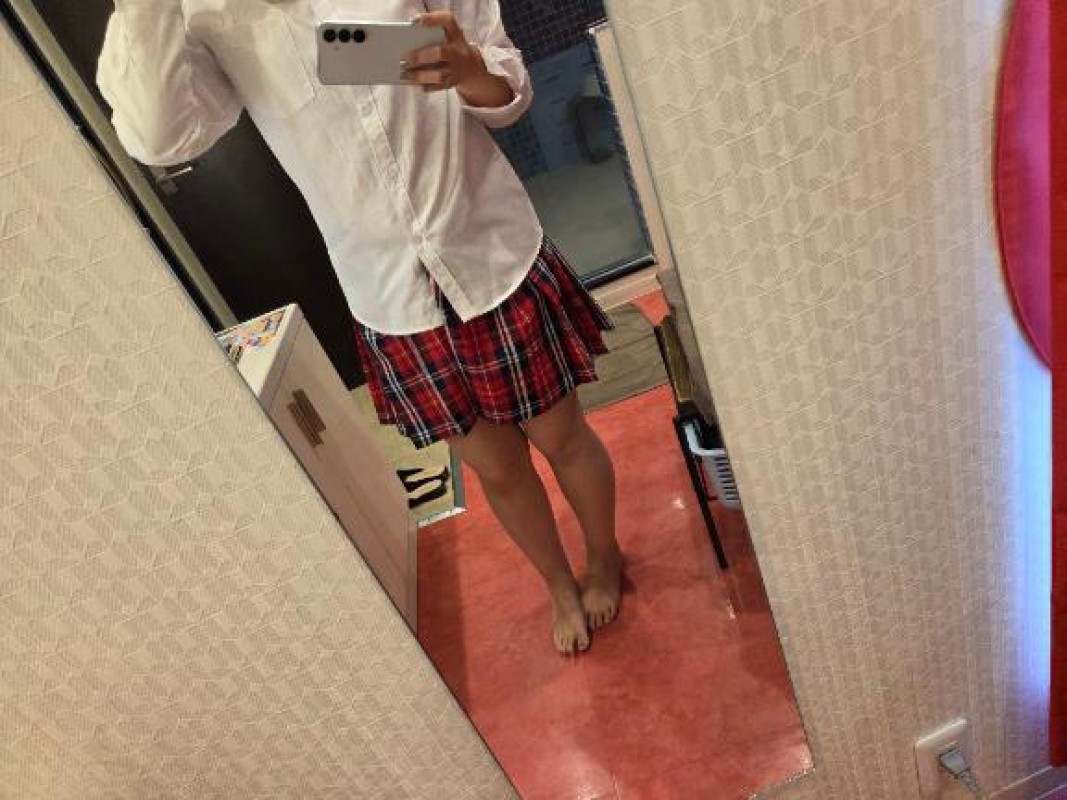 愛ドル学園　☆制服着たまま部☆ るな☆無邪気な笑顔の未経験 10時～11時のお兄さん?