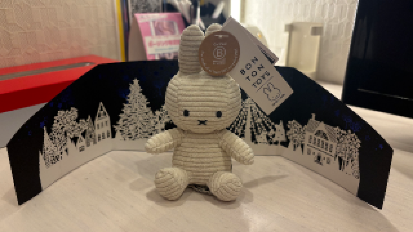 愛ドル学園　☆制服着たまま部☆ はる☆完全業界未経験 ??ありがとう??