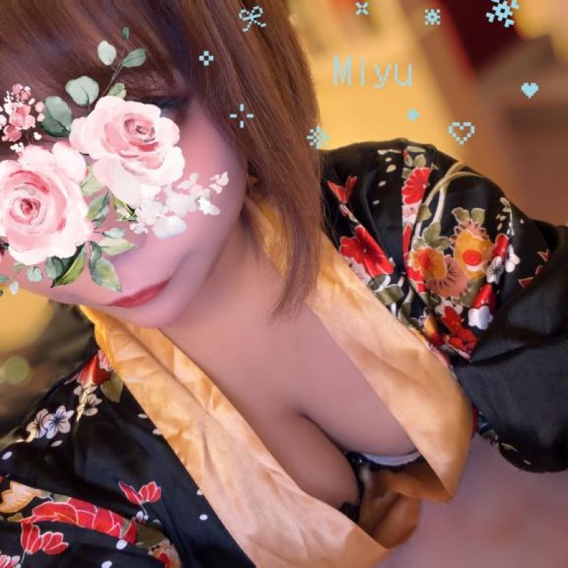 みゆ|*･ω･)ﾁﾗｯ