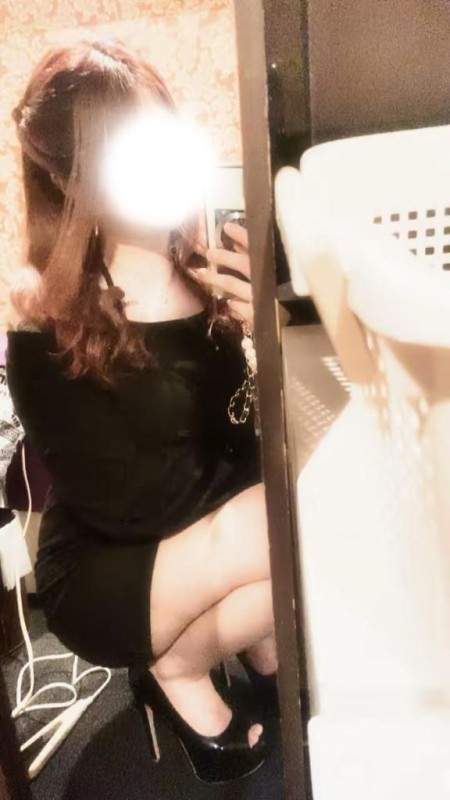 赤と黒 南　あんな ?出勤中?