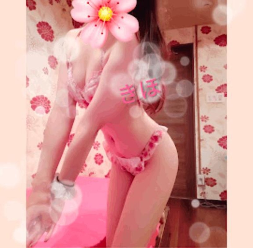 きほ♡圧倒的透明感の美女今の流行りもの情報