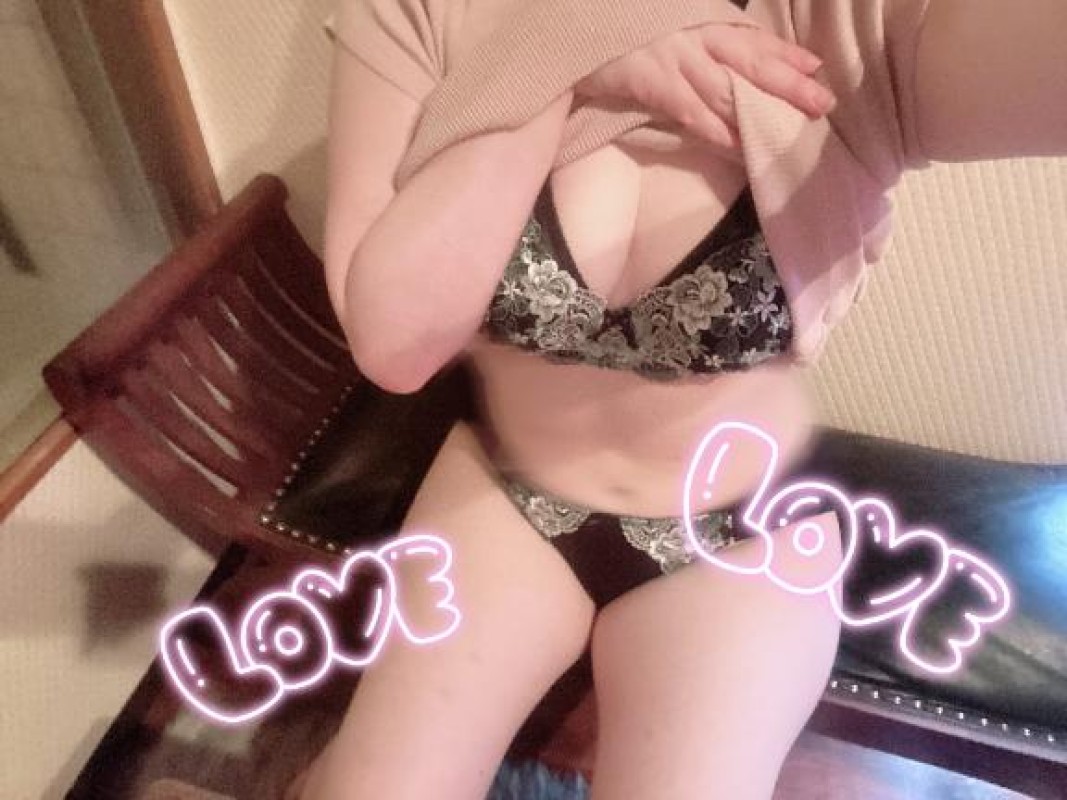 小川　りこ【ロイヤルOP対応】なーにしてるの🙄💭