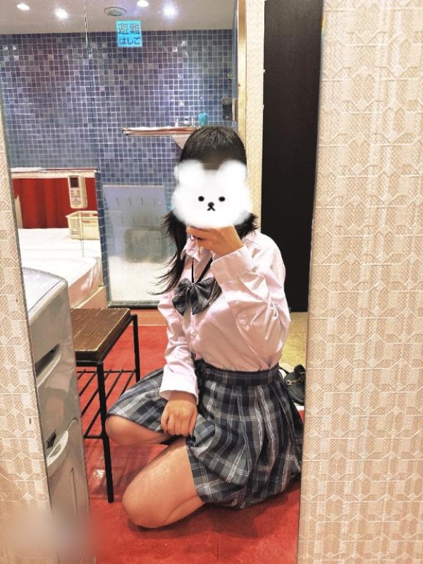 愛ドル学園　☆制服着たまま部☆ まお☆極上ふわふわおっぱい 出勤だよ?
